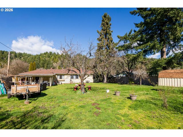 47866 W 1ST St, Oakridge, OR 97463