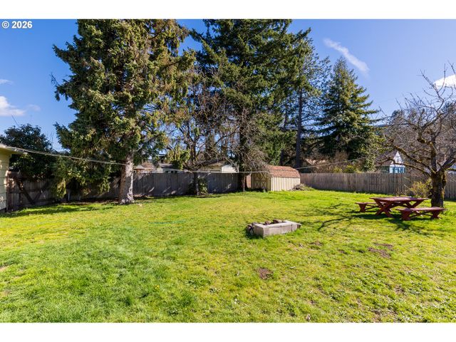 47866 W 1ST St, Oakridge, OR 97463