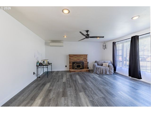 47866 W 1ST St, Oakridge, OR 97463