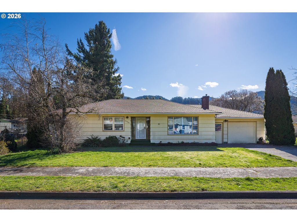 47866 W 1ST St, Oakridge, OR 97463