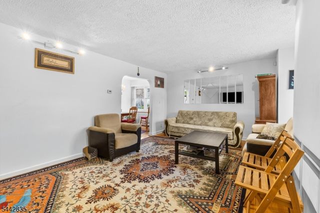271 Outwater Ln, Saddle Brook Twp., NJ 07663