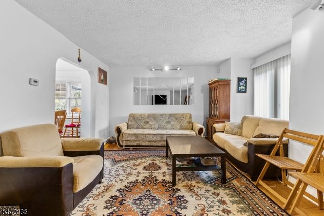 271 Outwater Ln, Saddle Brook Twp., NJ 07663