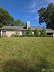7 white beech Court, Ewing, NJ 08618
