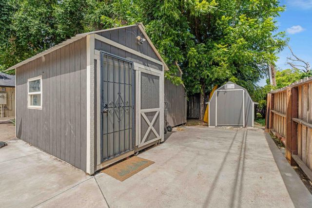 1000 Hawthorne Ave, Modesto, CA 95350
