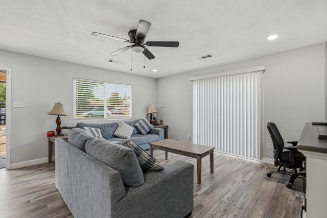1000 Hawthorne Ave, Modesto, CA 95350
