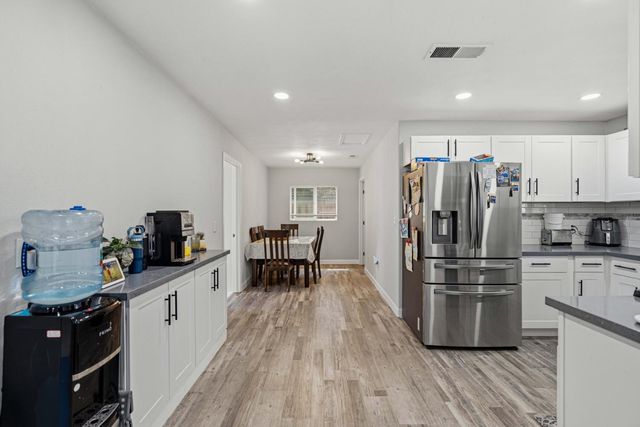 1000 Hawthorne Ave, Modesto, CA 95350