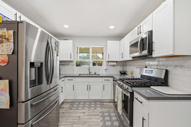 1000 Hawthorne Ave, Modesto, CA 95350