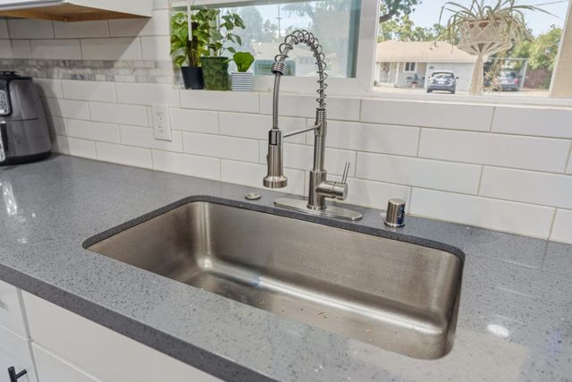 1000 Hawthorne Ave, Modesto, CA 95350
