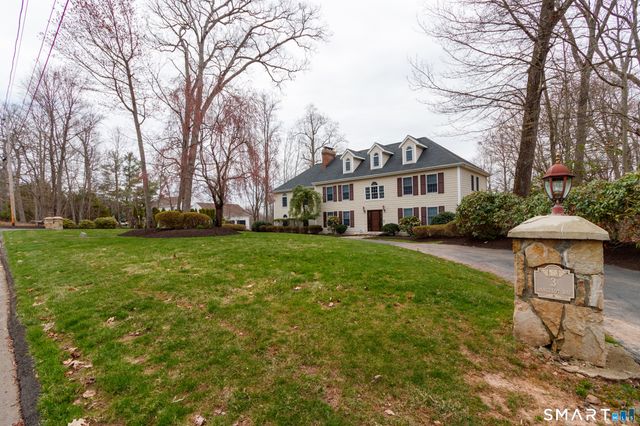 3 Lancelot Way, Hamden, CT 06518