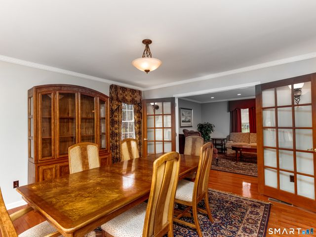 3 Lancelot Way, Hamden, CT 06518