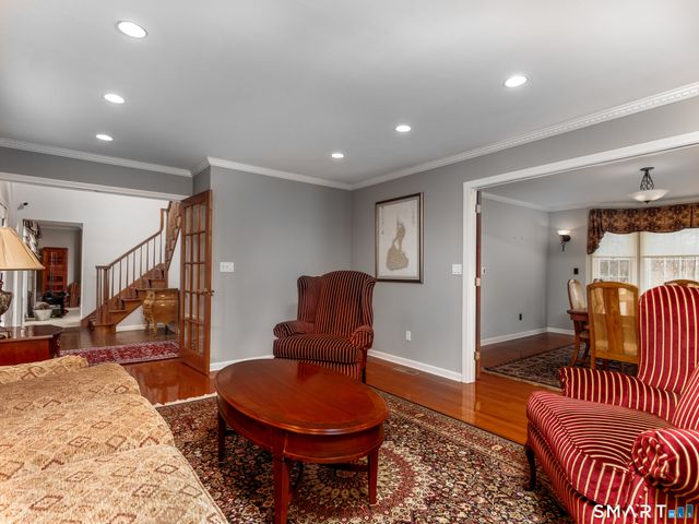 3 Lancelot Way, Hamden, CT 06518
