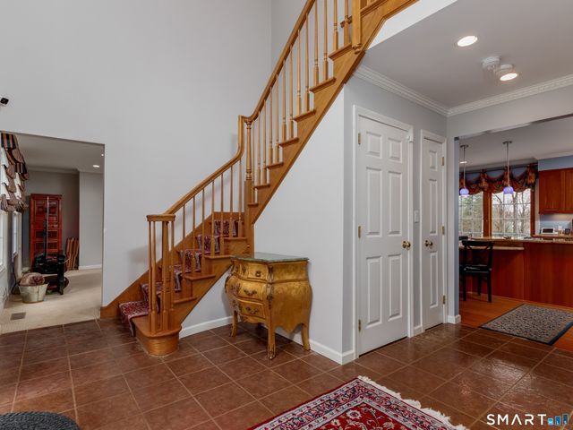 3 Lancelot Way, Hamden, CT 06518