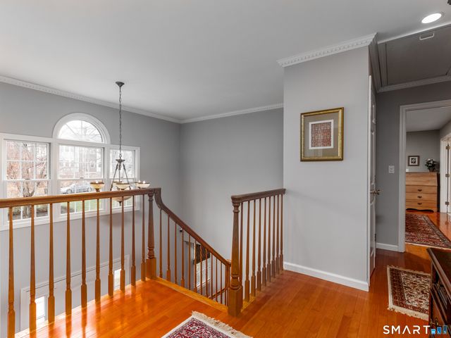 3 Lancelot Way, Hamden, CT 06518