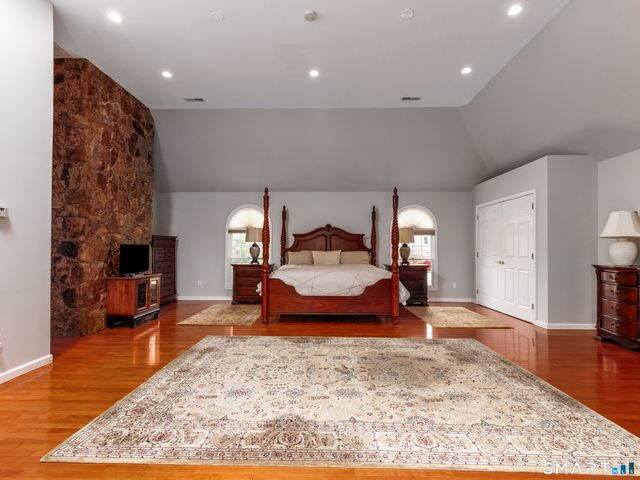 3 Lancelot Way, Hamden, CT 06518