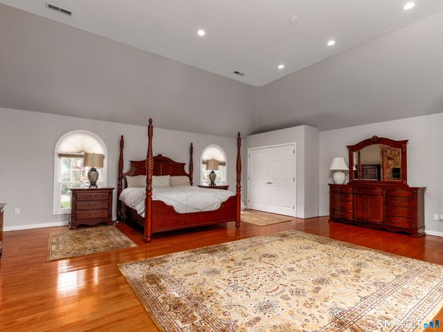 3 Lancelot Way, Hamden, CT 06518