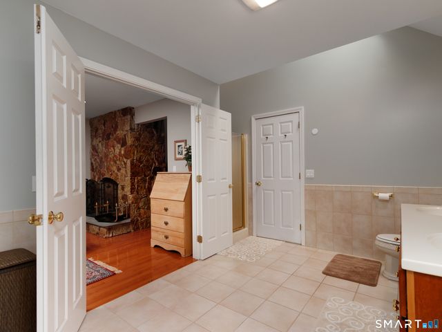 3 Lancelot Way, Hamden, CT 06518