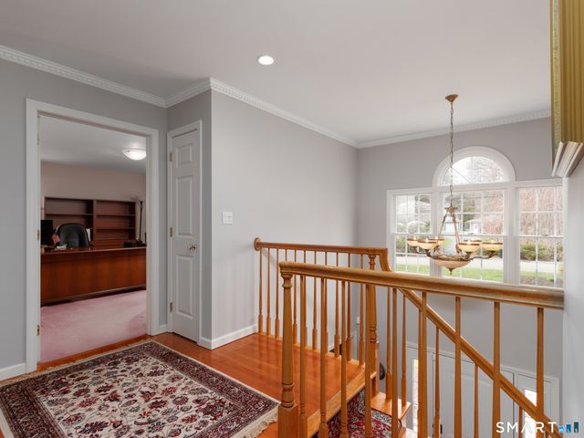 3 Lancelot Way, Hamden, CT 06518