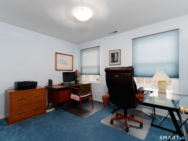 3 Lancelot Way, Hamden, CT 06518