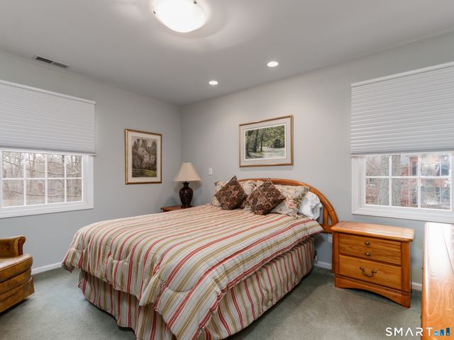 3 Lancelot Way, Hamden, CT 06518