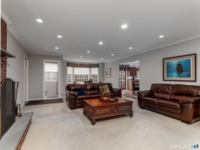 3 Lancelot Way, Hamden, CT 06518