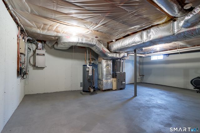 3 Lancelot Way, Hamden, CT 06518