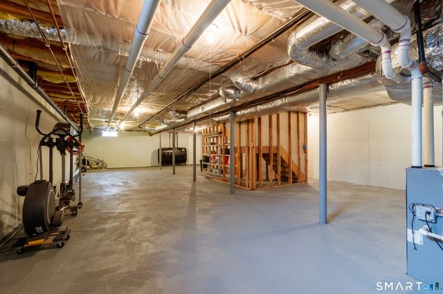 3 Lancelot Way, Hamden, CT 06518