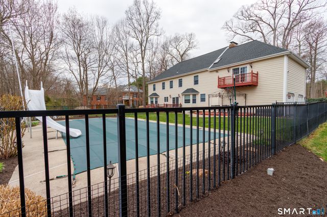 3 Lancelot Way, Hamden, CT 06518