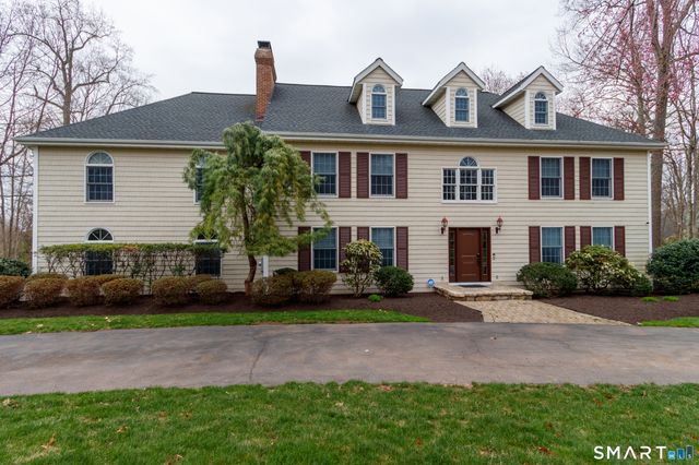 3 Lancelot Way, Hamden, CT 06518