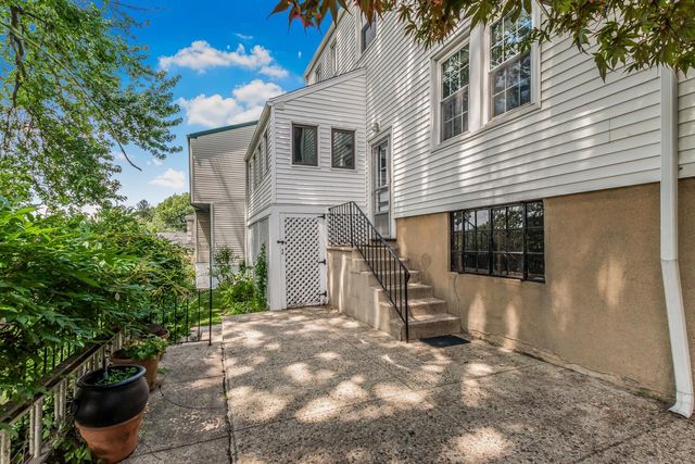 10 Huntington Drive, Yonkers, NY 10704