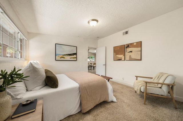 740 Reuter Dr, West Sacramento, CA 95605