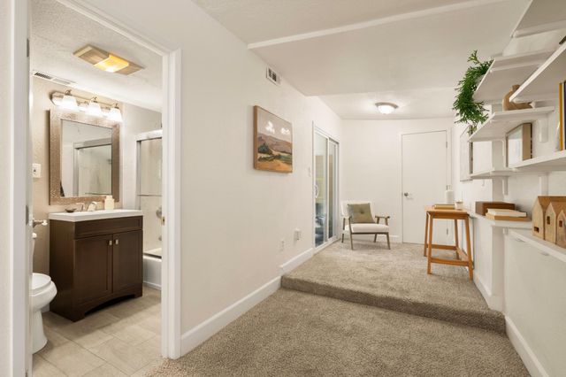 740 Reuter Dr, West Sacramento, CA 95605