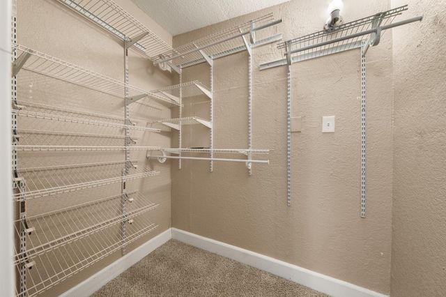 740 Reuter Dr, West Sacramento, CA 95605