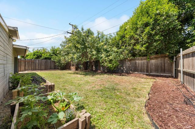 740 Reuter Dr, West Sacramento, CA 95605