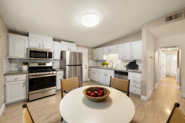 740 Reuter Dr, West Sacramento, CA 95605