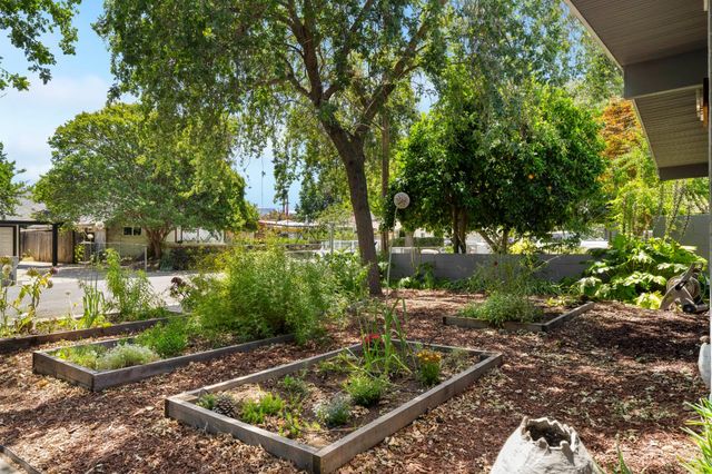 740 Reuter Dr, West Sacramento, CA 95605