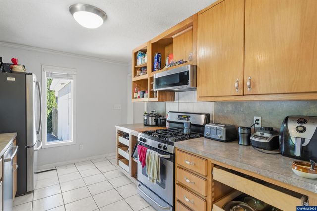 837 NW 10th St, Corvallis, OR 97330