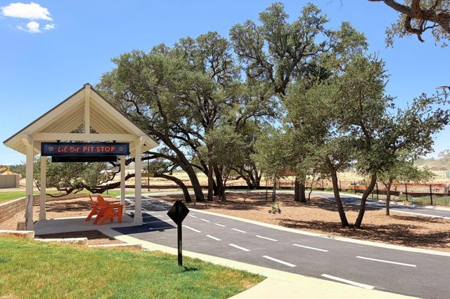201 Archway LN, Liberty Hill, TX 78642