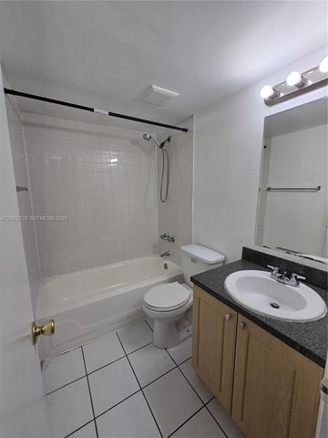 405 S Pine Island Rd 401D, Plantation, FL 33324