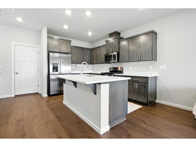 3292 Se EQUINOX Ln, Hillsboro, OR 97123