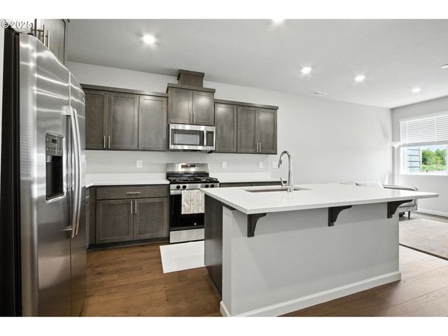 3292 Se EQUINOX Ln, Hillsboro, OR 97123