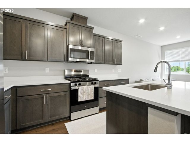 3292 Se EQUINOX Ln, Hillsboro, OR 97123