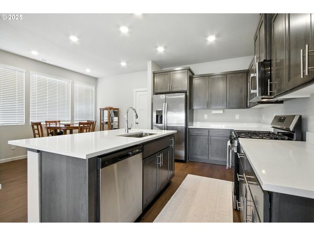 3292 Se EQUINOX Ln, Hillsboro, OR 97123