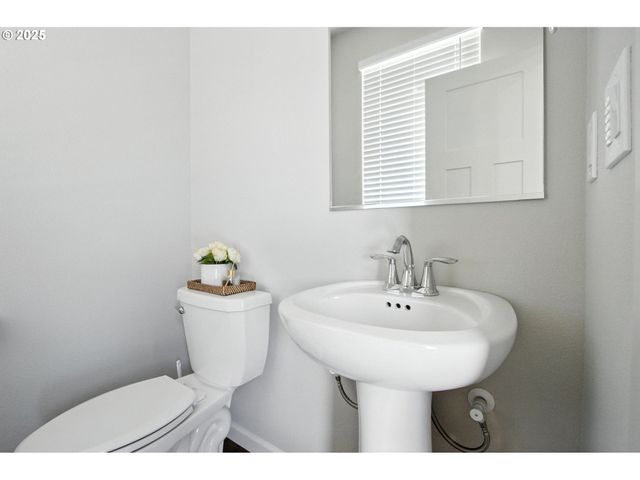 3292 Se EQUINOX Ln, Hillsboro, OR 97123