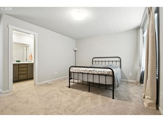 3292 Se EQUINOX Ln, Hillsboro, OR 97123