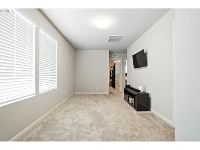 3292 Se EQUINOX Ln, Hillsboro, OR 97123
