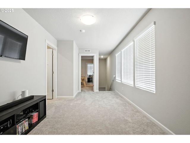 3292 Se EQUINOX Ln, Hillsboro, OR 97123