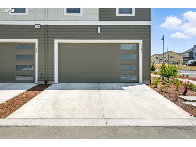 3292 Se EQUINOX Ln, Hillsboro, OR 97123
