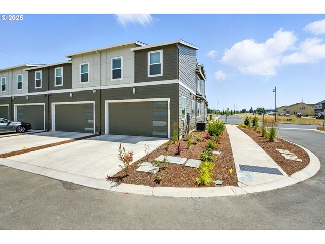 3292 Se EQUINOX Ln, Hillsboro, OR 97123