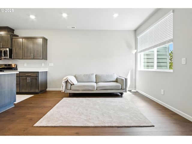3292 Se EQUINOX Ln, Hillsboro, OR 97123