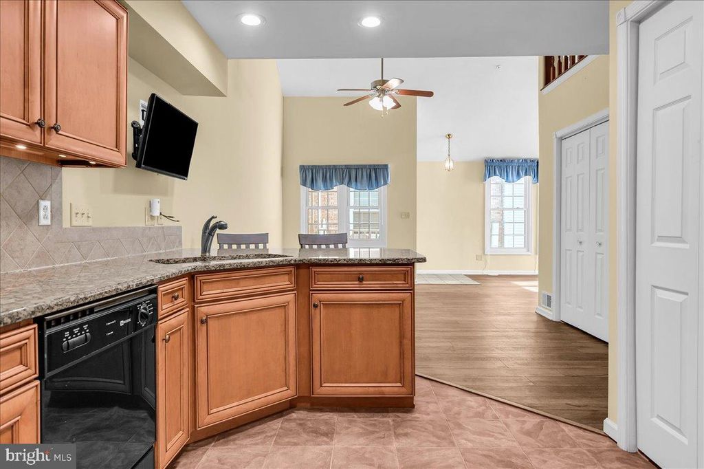 Image 13 of property listing at 65 STANDIFORD CT, Wilmington, DE 19804